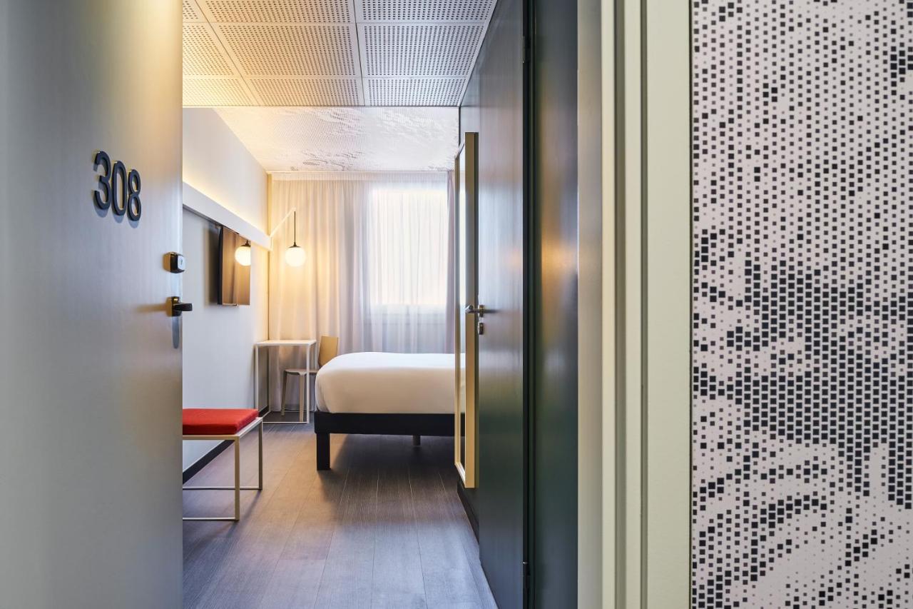 Ibis Montlhery Paris Sud Exterior foto