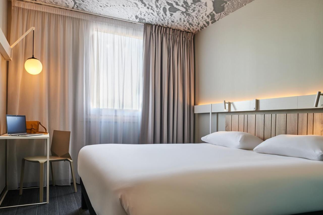 Ibis Montlhery Paris Sud Exterior foto
