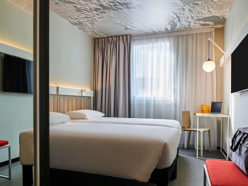 Ibis Montlhery Paris Sud Quarto foto