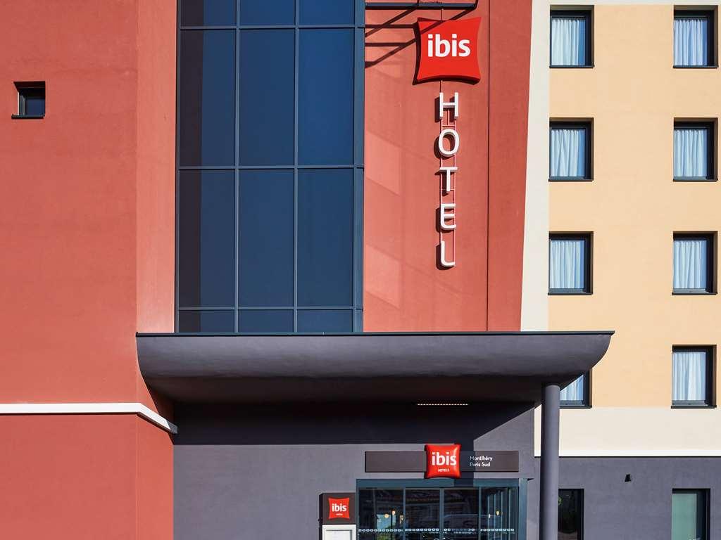 Ibis Montlhery Paris Sud Exterior foto
